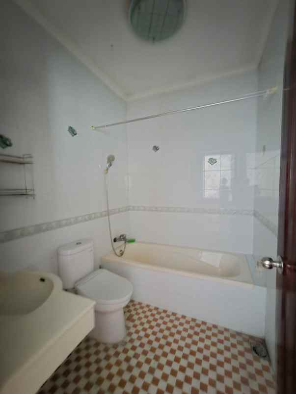 dijual rumah villa kalijudan