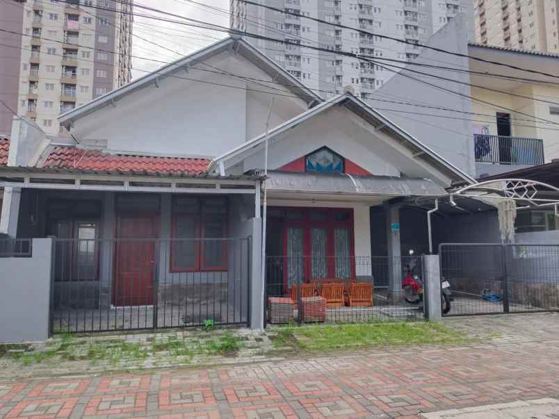 dijual rumah villa kalijudan