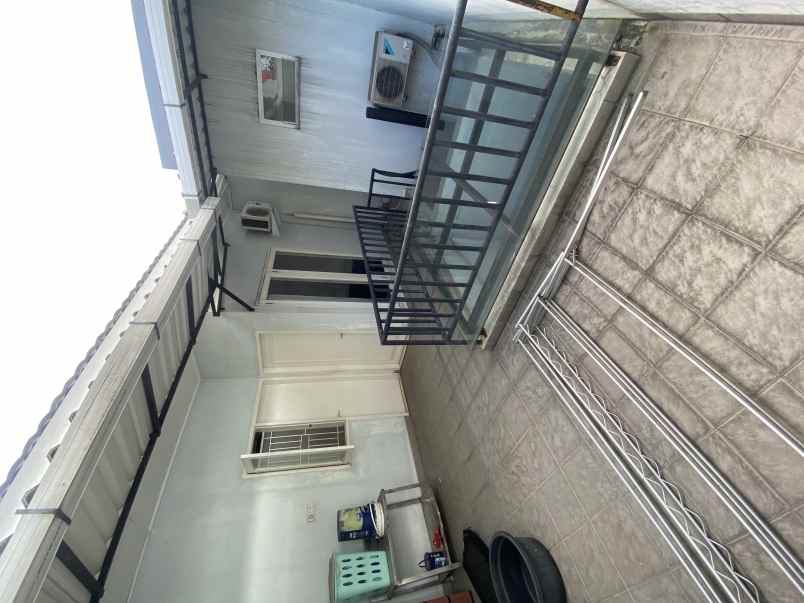 dijual rumah villa melati mas