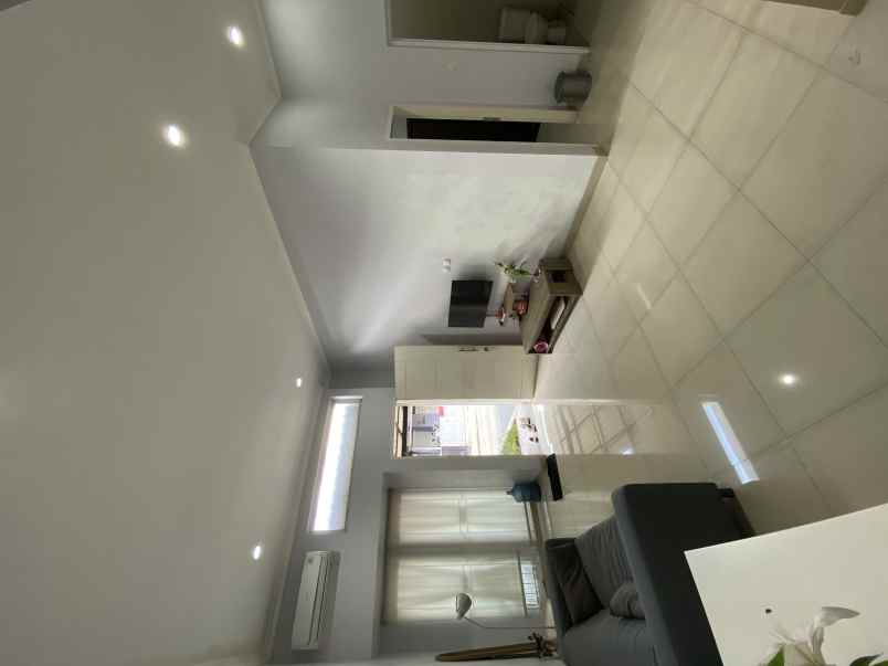 dijual rumah villa melati mas