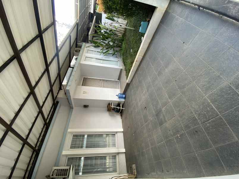 dijual rumah villa melati mas