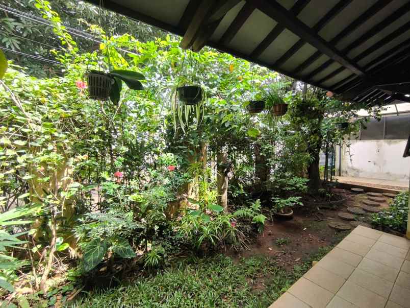 dijual rumah vintage hook strategis asri di bintaro