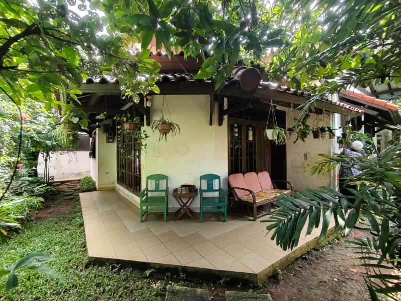 dijual rumah vintage hook strategis asri di bintaro