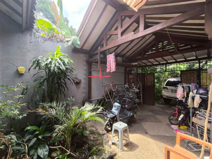 dijual rumah vintage hook strategis asri di bintaro