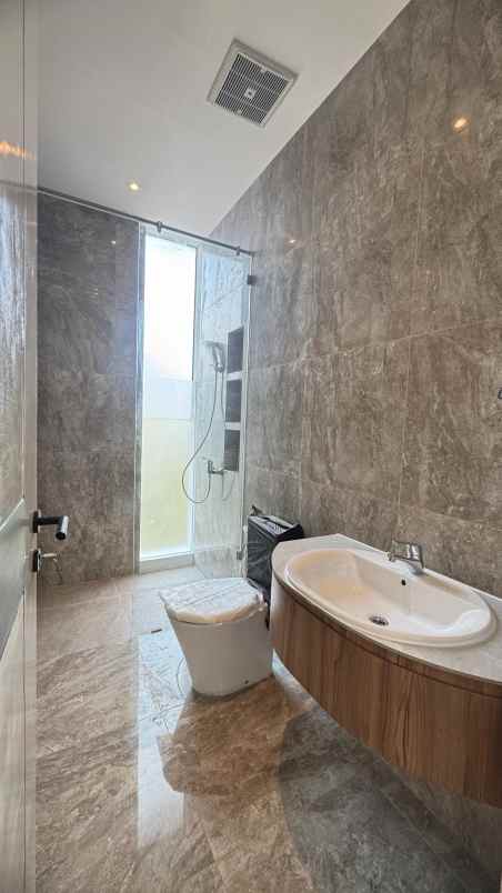 dijual rumah woodland citraland