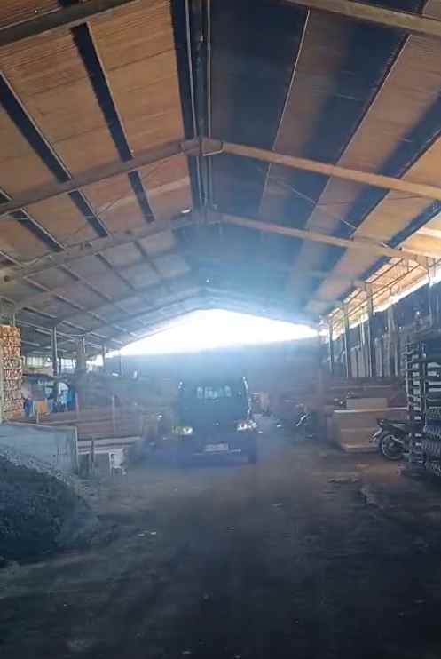 dijual toko bangunan raya wiyung