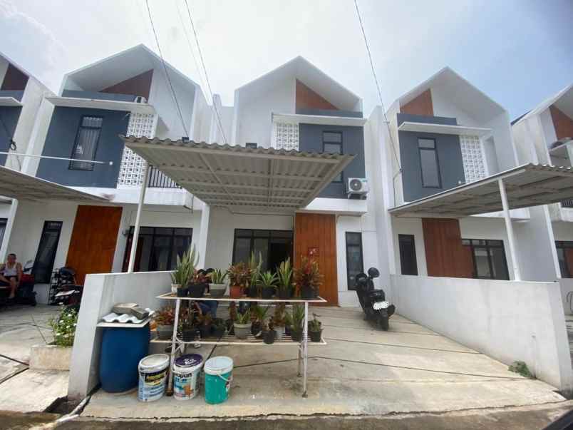 dijual villa bedahan sawangan depok
