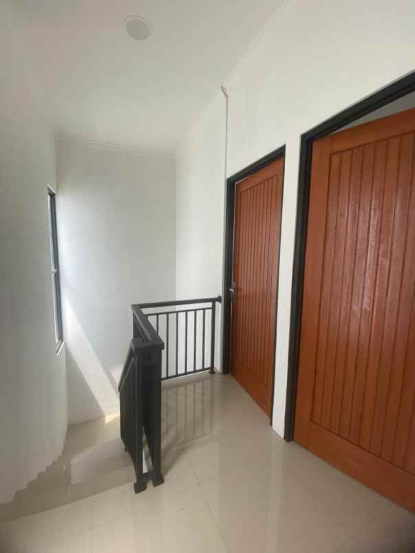 dijual villa bedahan sawangan depok