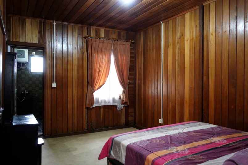 dijual villa cisarua puncak bogor