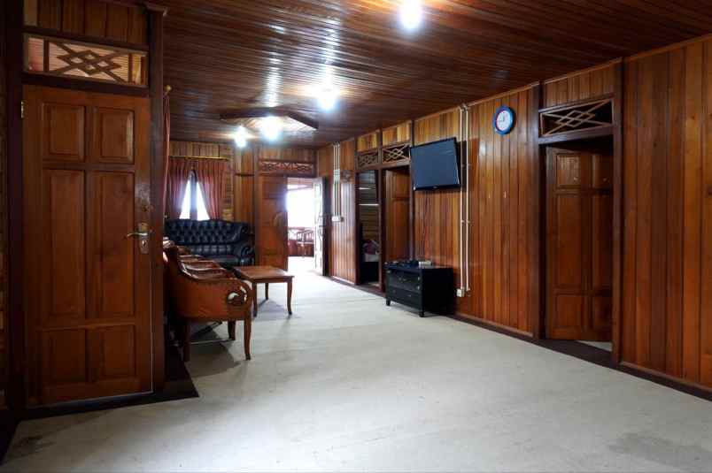 dijual villa cisarua puncak bogor