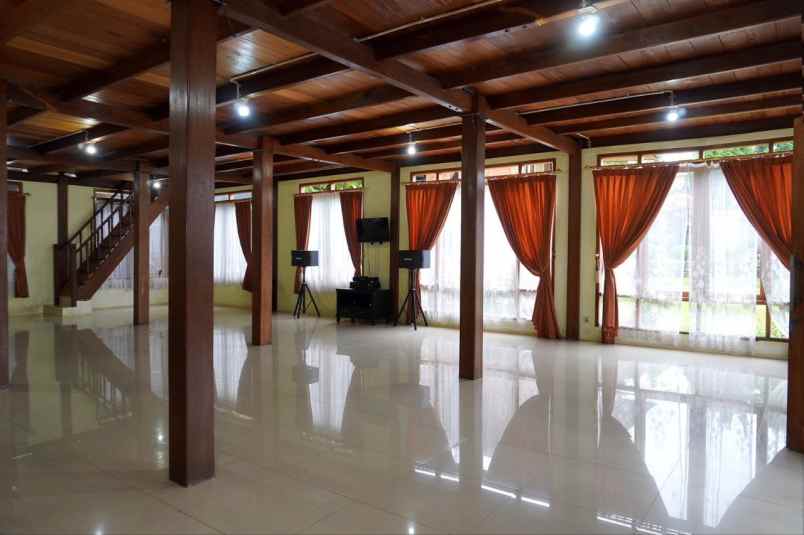 dijual villa cisarua puncak bogor