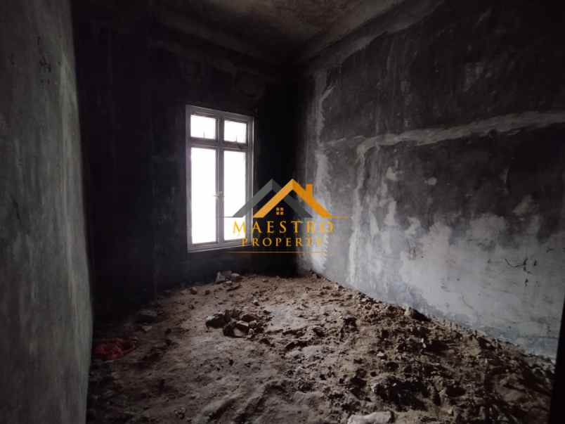 dijual villa di komplek givency one type chelsea medan