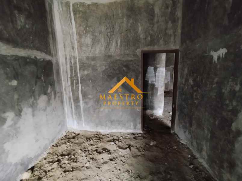 dijual villa di komplek givency one type chelsea medan