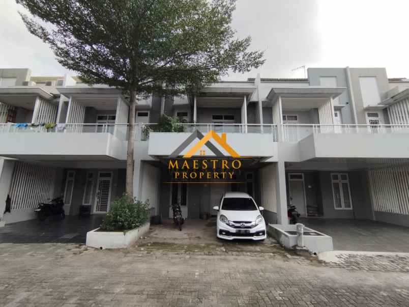 dijual villa di komplek givency one type chelsea medan