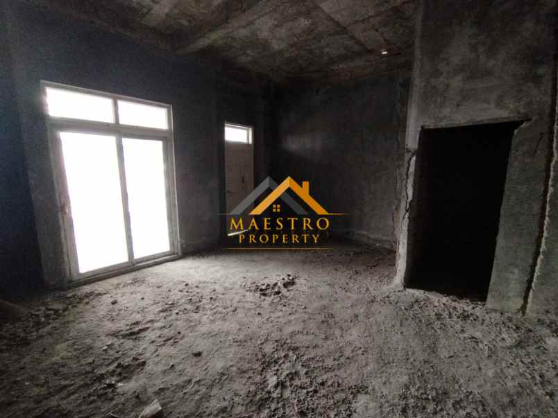 dijual villa di komplek givency one type chelsea medan