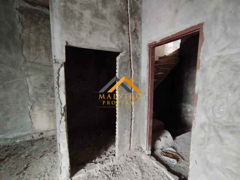 dijual villa di komplek givency one type chelsea medan