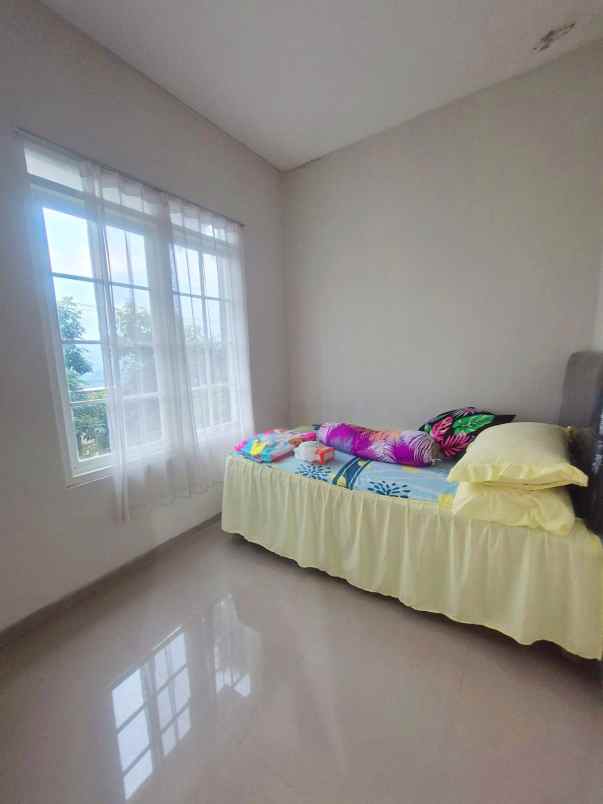 dijual villa griya sekar asri