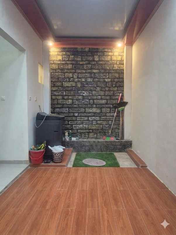 dijual villa griya sekar asri