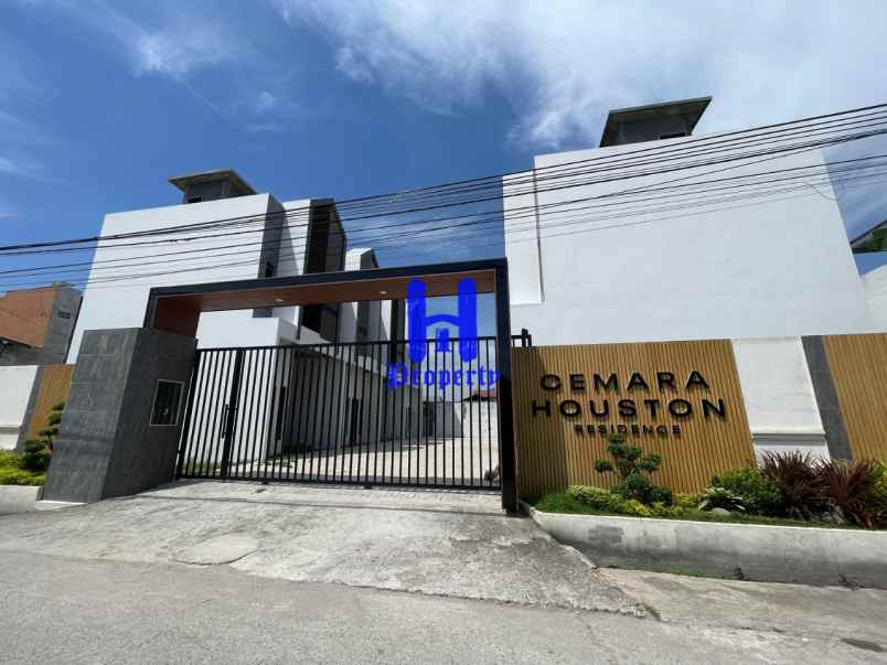 dijual villa komplek cemara houston