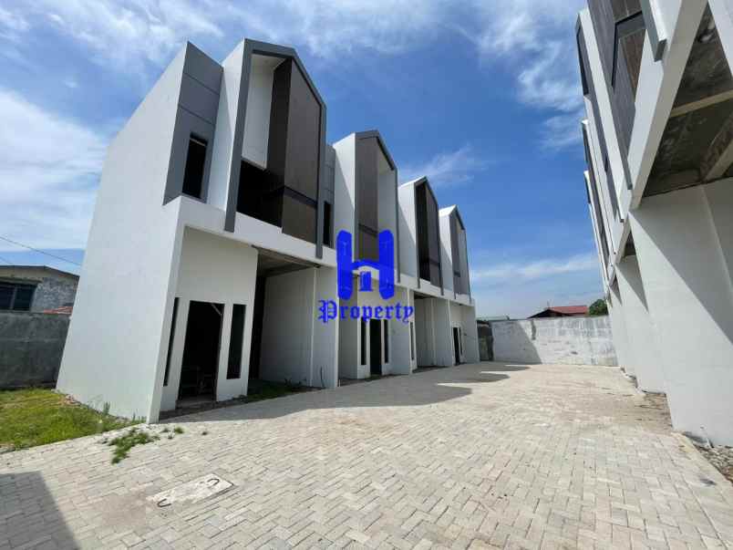 dijual villa komplek cemara houston