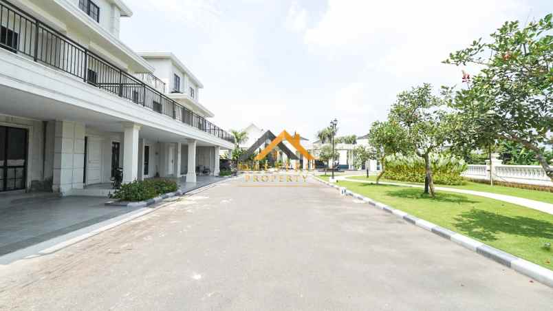 dijual villa komplek jewel park jalan
