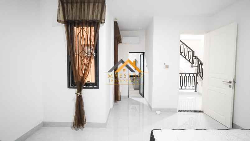 dijual villa komplek jewel park jalan