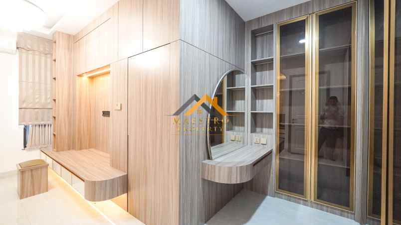 dijual villa komplek jewel park jalan