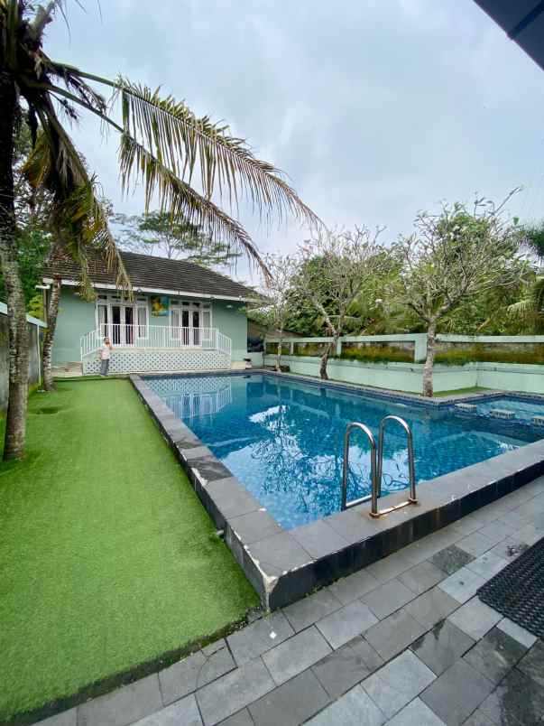 dijual villa sinduharjo ngaglik sleman