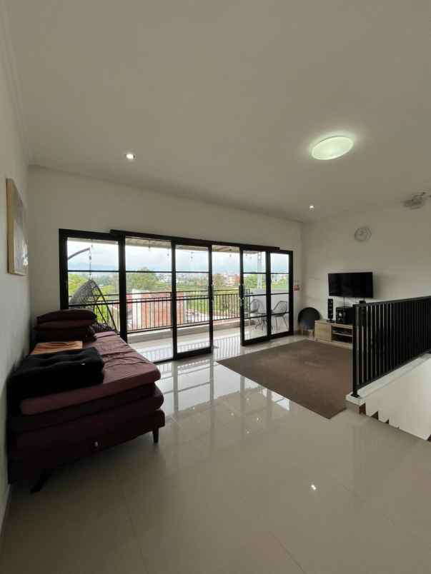 dijual villa villa aktif kota batu