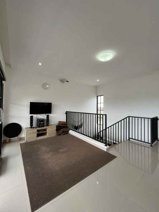 dijual villa villa aktif kota batu