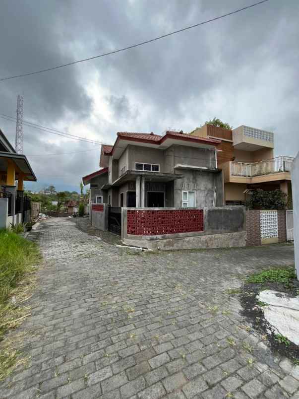 dijual villa villa aktif kota batu
