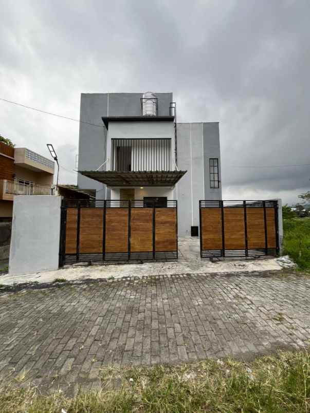 dijual villa villa aktif kota batu