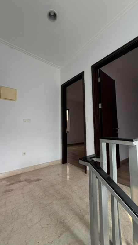 disewakan rumah golf island pik