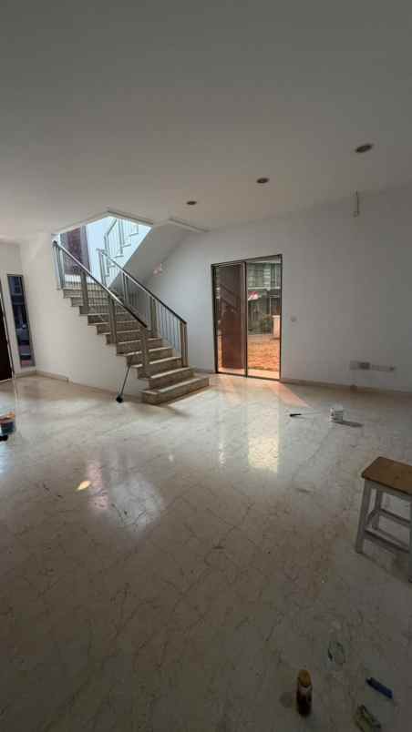 disewakan rumah golf island pik