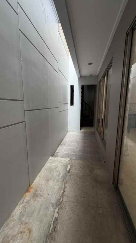 disewakan rumah golf island pik