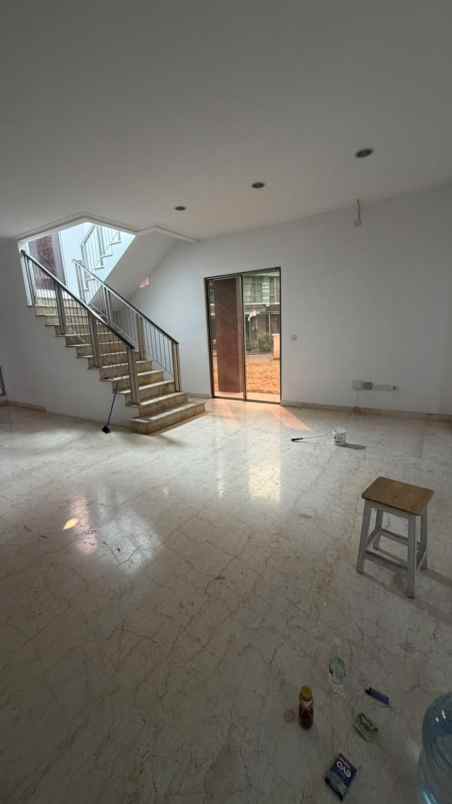 disewakan rumah golf island pik