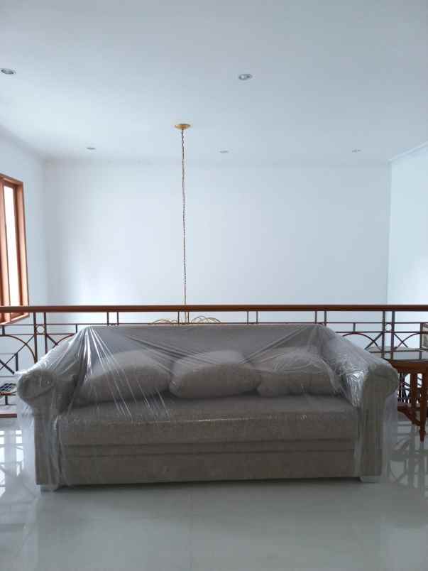 disewakan rumah jalan pakuwon indah