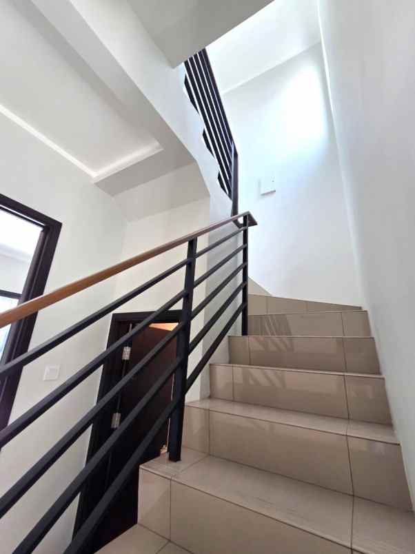 disewakan rumah scg summarecon crown gading