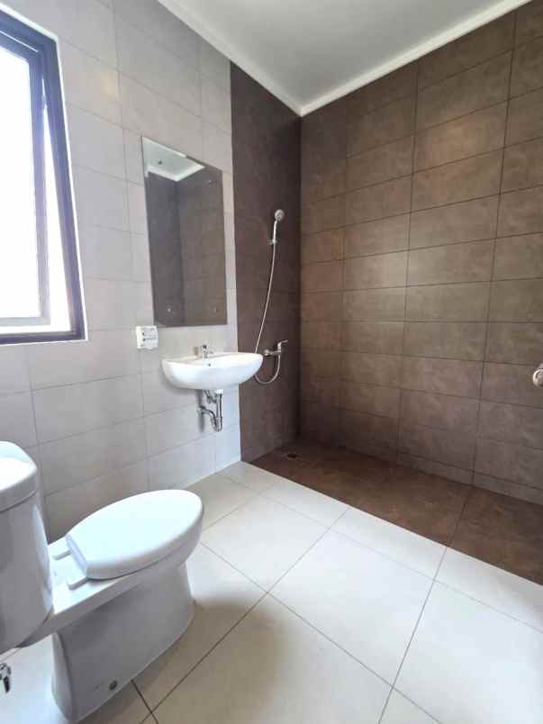 disewakan rumah scg summarecon crown gading