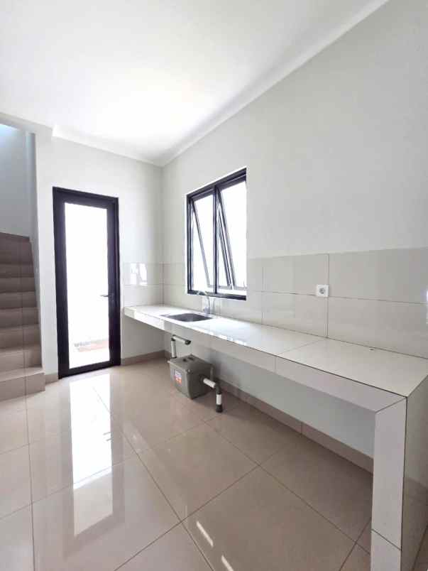 disewakan rumah scg summarecon crown gading