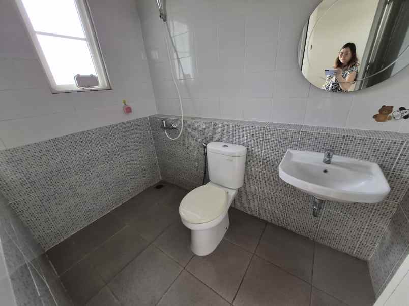 disewakan rumah suvarna sutera tangerang