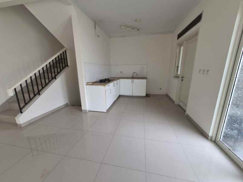 disewakan rumah suvarna sutera tangerang