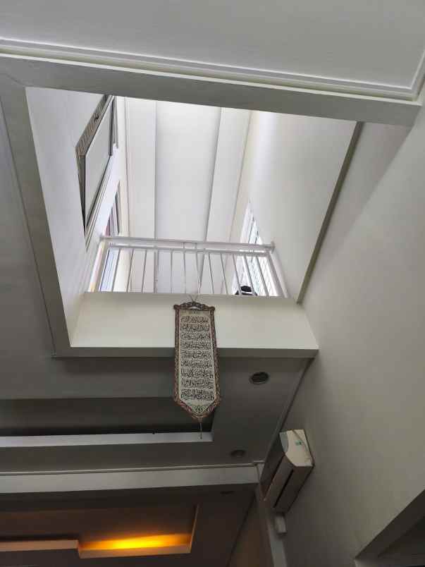 jual rumah siap huni 2 5 lantai citra gran cibubur