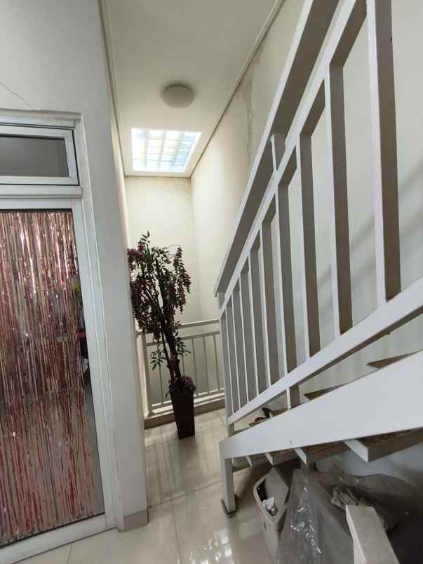 jual rumah siap huni 2 5 lantai citra gran cibubur