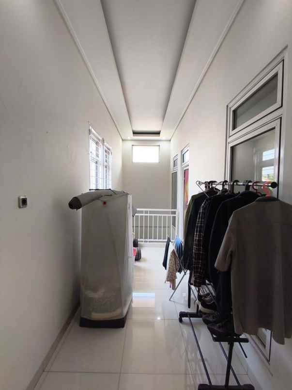 jual rumah siap huni 2 5 lantai citra gran cibubur