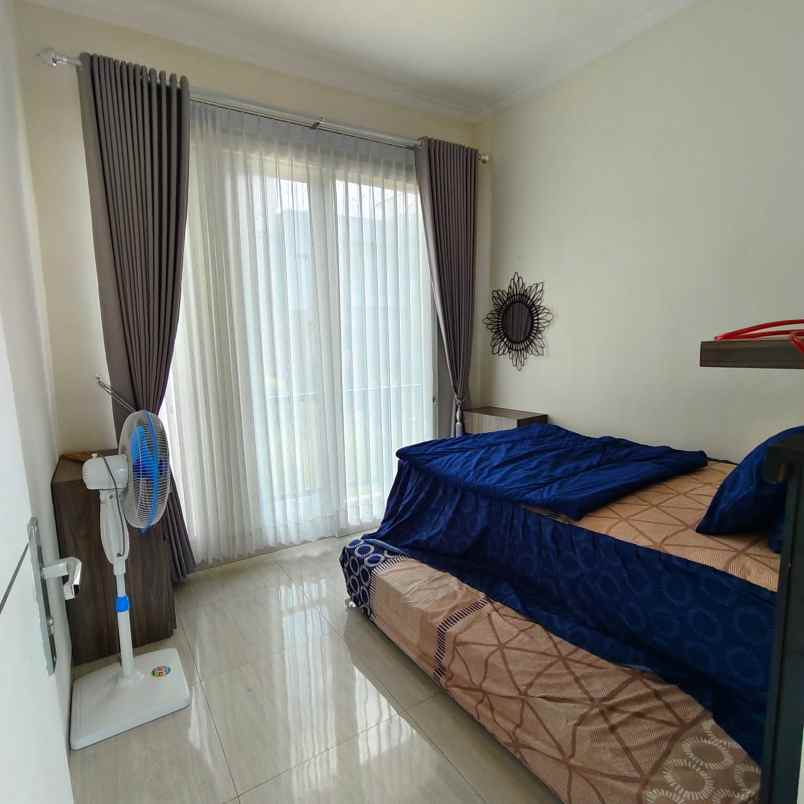 jual villa aktif plus kolam renang di kota batu