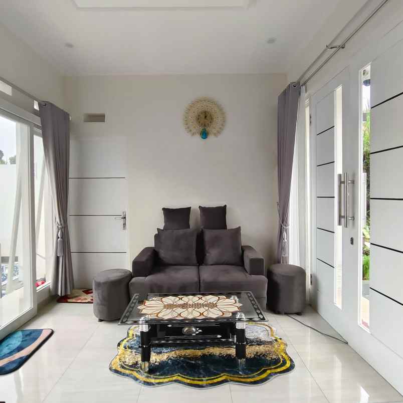 jual villa aktif plus kolam renang di kota batu