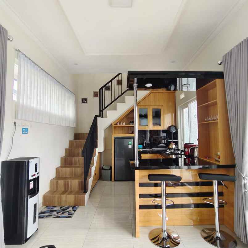 jual villa aktif plus kolam renang di kota batu