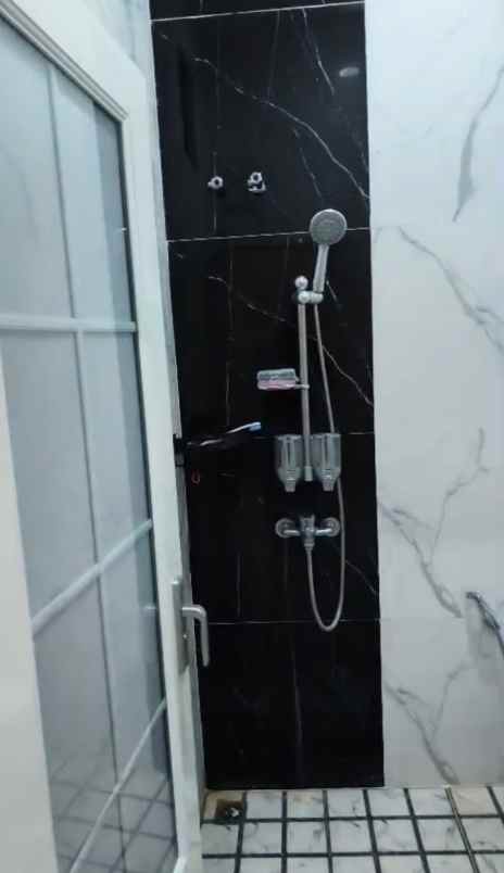 over kredit 65jt rumah siap huni dekat stasiun depok