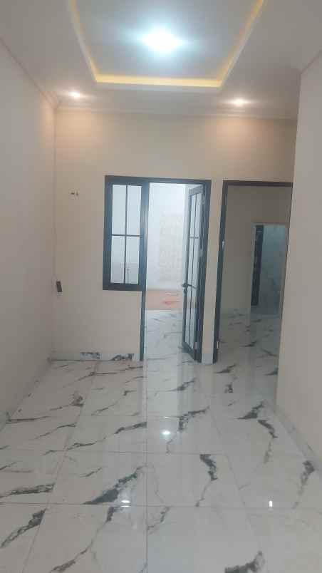 over kredit 65jt rumah siap huni dekat stasiun depok